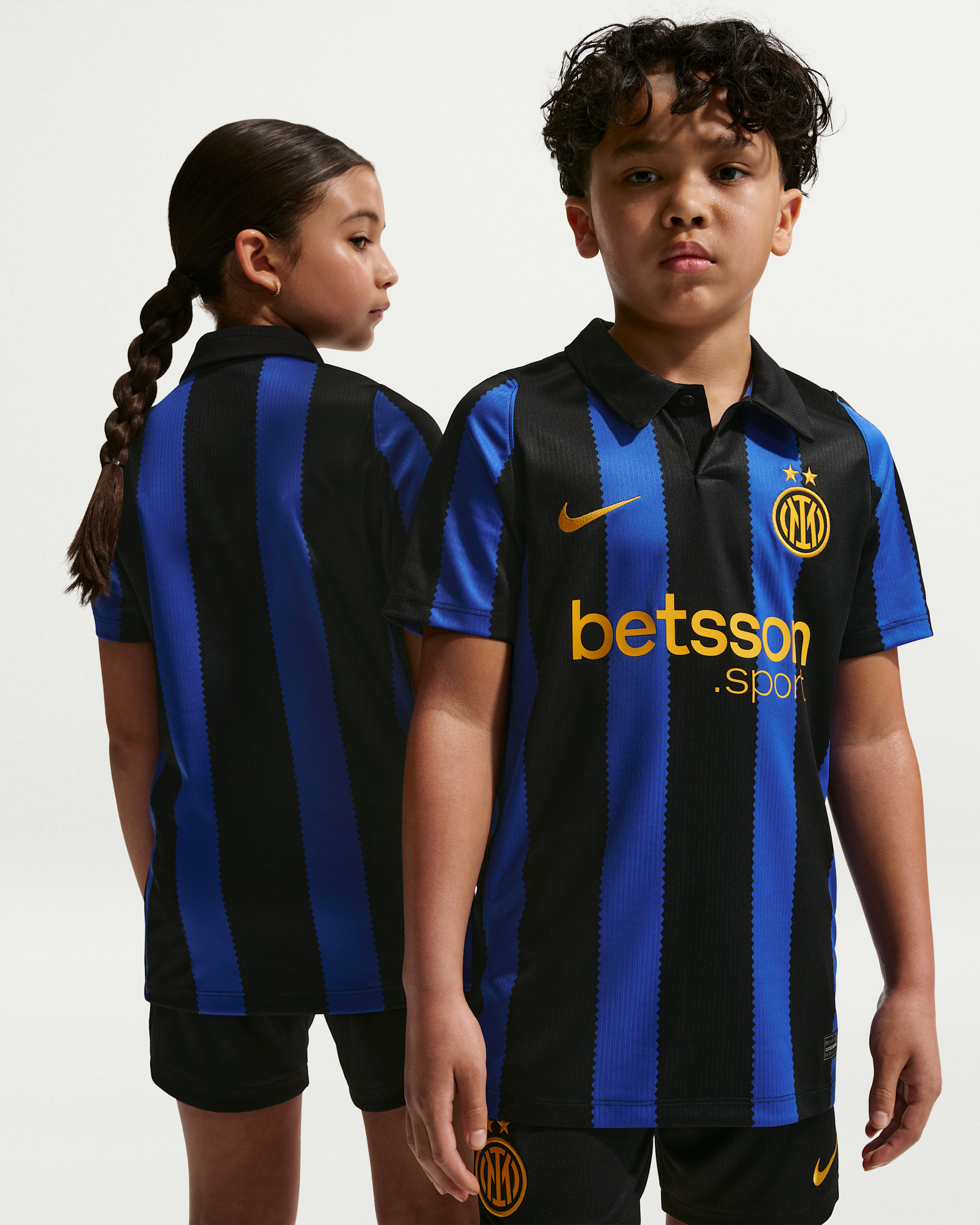 Inter Milan 2026/27 Stadium Home Older Kids' Nike Dri-FIT Football